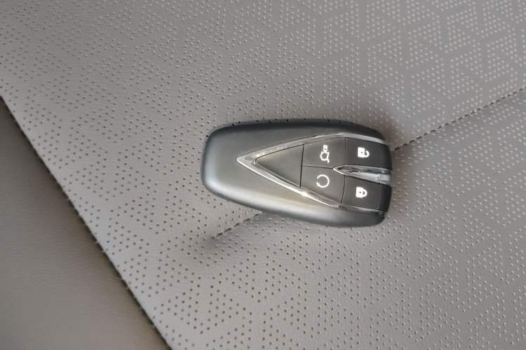 Used CHANGAN OSHAN Z6 2023 Blue Whale 1.5T DCT Smart-Led City Edition Vehicle Key