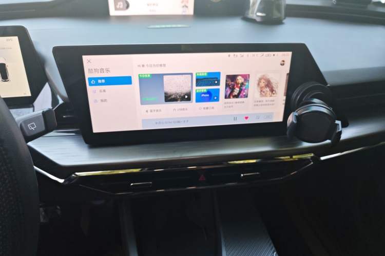 Used CHANGAN OSHAN Z6 2023 Blue Whale 1.5T DCT Smart-Led City Edition Audio And AC Panel