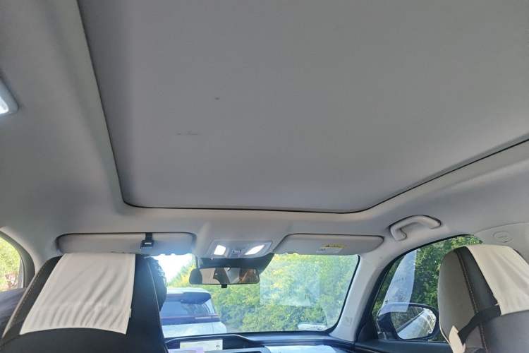 Used CHANGAN OSHAN Z6 2023 Blue Whale 1.5T DCT Smart-Led City Edition Headliner