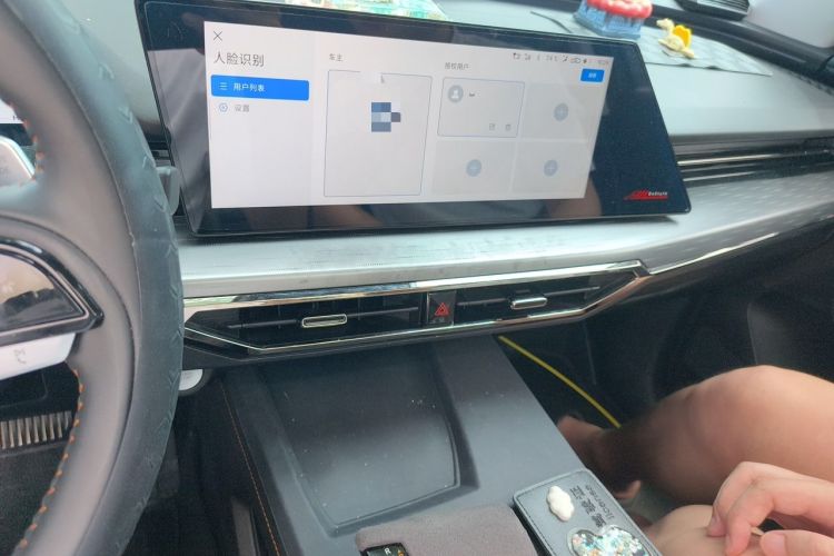 Used CHANGAN OSHAN Z6 2023 Blue Whale 1.5T DCT Smart Navigation Model Audio And AC Panel