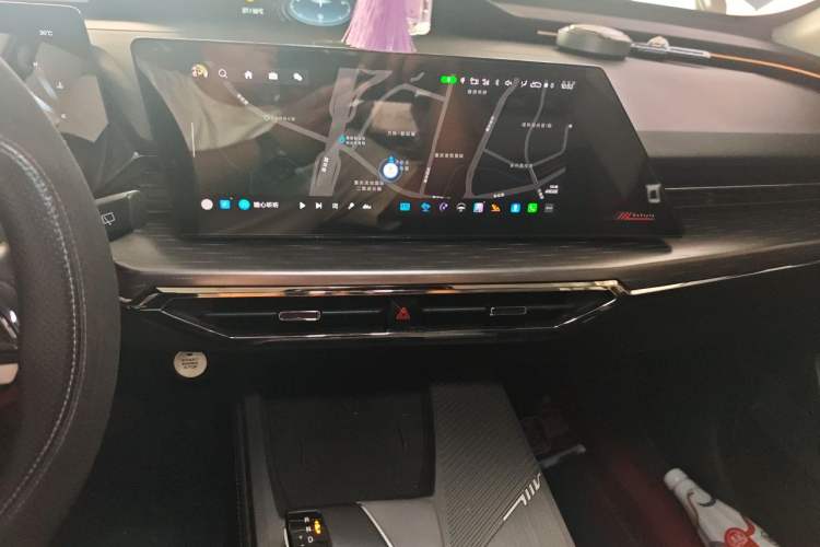 Used CHANGAN OSHAN Z6 2023 Blue Whale 1.5T DCT Smart-Led City Edition Audio And AC Panel