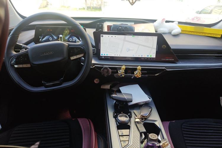 Used CHANGAN OSHAN Z6 2023 Blue Whale 1.5T DCT Smart Edition Center Console