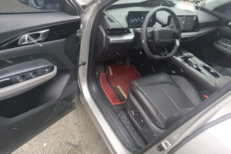 Used CHANGAN OSHAN Z6 2023 Blue Whale 1.5T DCT Smart Edition Driver Seat
