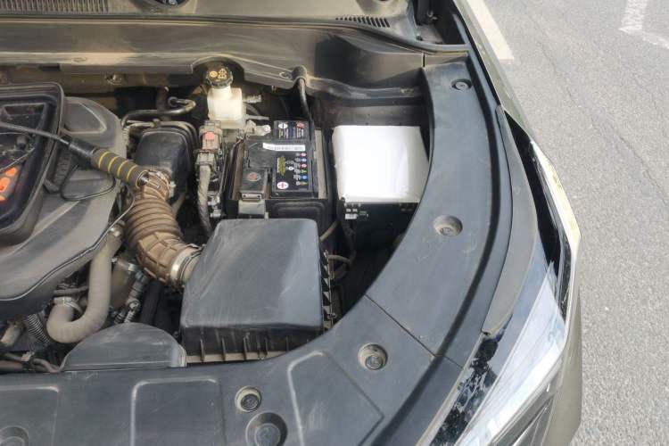 Used CHANGAN OSHAN Z6 2023 Blue Whale 1.5T DCT Smart Luxury Model Engine Bay Left