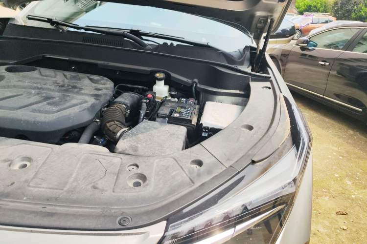 Used CHANGAN OSHAN Z6 2023 Blue Whale 1.5T DCT Smart Luxury Model Engine Bay Left