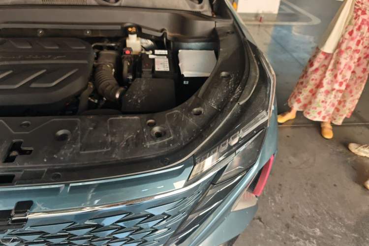 Used CHANGAN OSHAN Z6 2023 Blue Whale 1.5T DCT Smart-Led City Edition Engine Bay Left