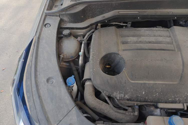 Used CHANGAN OSHAN Z6 2023 Blue Whale 2.0T Automatic Smart Drive Model Engine Bay Right