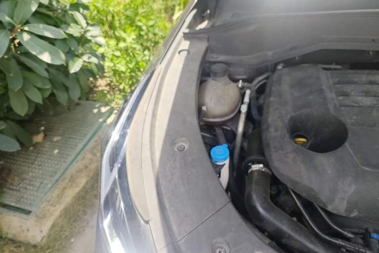 Used CHANGAN OSHAN Z6 2023 Blue Whale 2.0T Automatic Zhiyuan Model Engine Bay Right