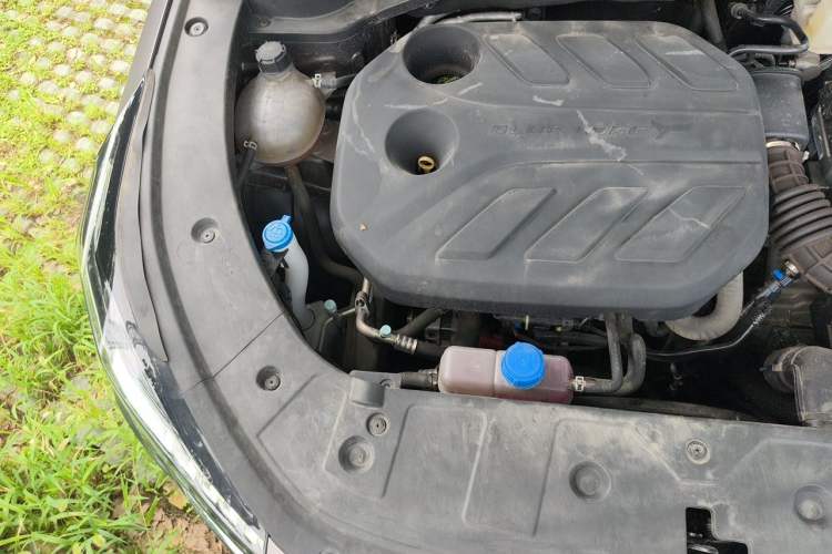 Used CHANGAN OSHAN Z6 2023 Blue Whale 1.5T DCT Smart Navigation Model Engine Bay Right