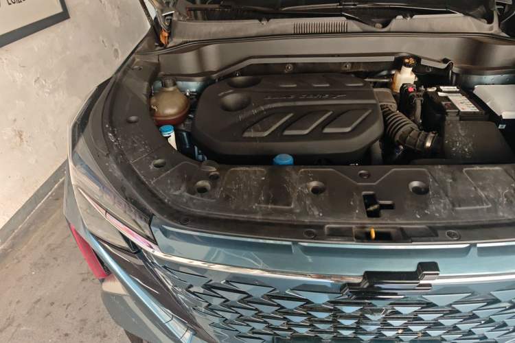 Used CHANGAN OSHAN Z6 2023 Blue Whale 1.5T DCT Smart-Led City Edition Engine Bay Right