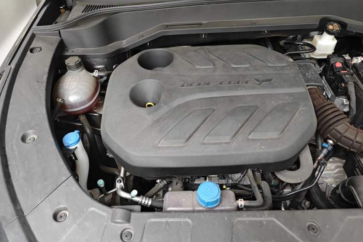 Used CHANGAN OSHAN Z6 2023 Blue Whale 1.5T DCT Smart Edition Engine Bay Right