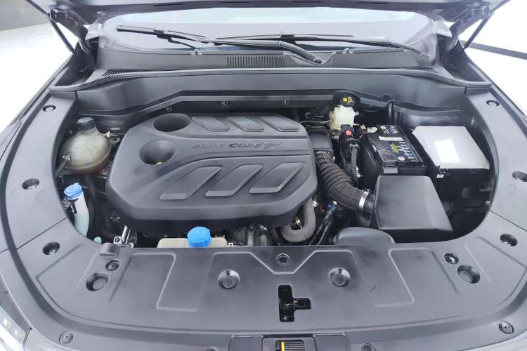 Used CHANGAN OSHAN Z6 2023 Blue Whale 1.5T DCT Luxury Model Engine Bay