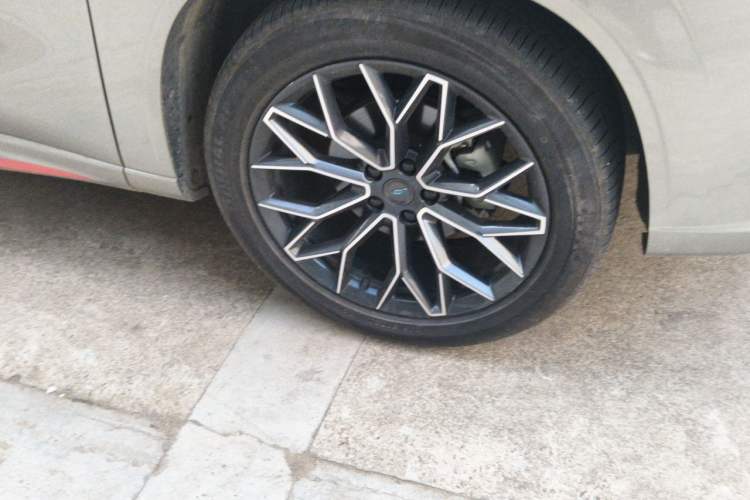 Used CHANGAN OSHAN Z6 2023 Blue Whale 1.5T DCT Smart Edition Exterior 7
