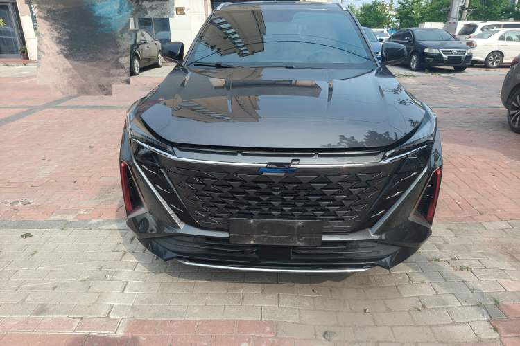 Used CHANGAN OSHAN Z6 2023 Blue Whale 1.5T DCT Smart Luxury Model Front