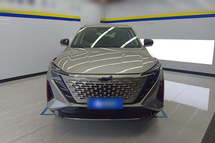 Used CHANGAN OSHAN Z6 2023 Blue Whale 1.5T DCT Smart Edition Front