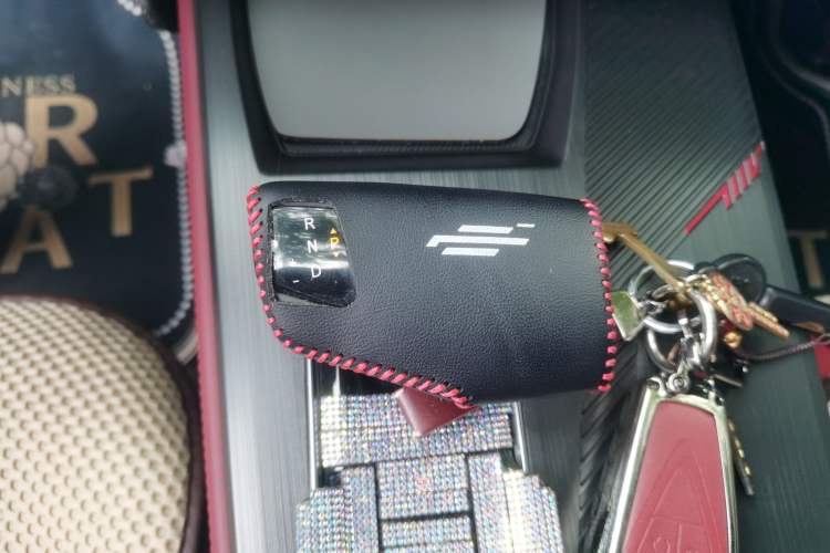 Used CHANGAN OSHAN Z6 2023 Blue Whale 1.5T DCT Smart Luxury Model Gear Lever