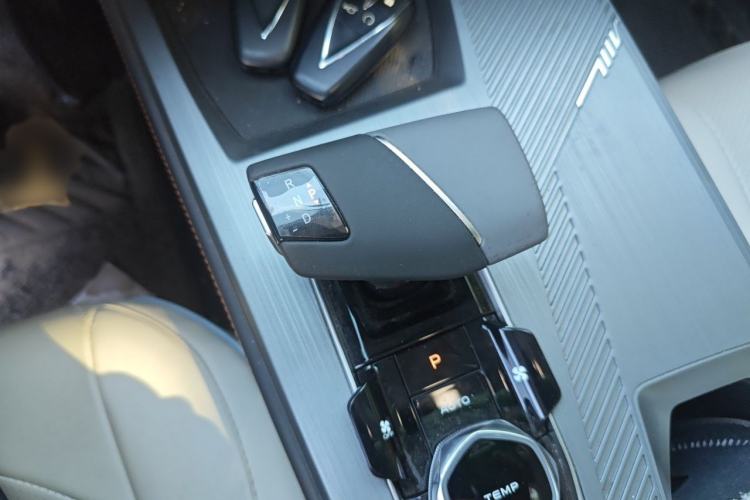 Used CHANGAN OSHAN Z6 2023 Blue Whale 1.5T DCT Luxury Model Gear Lever
