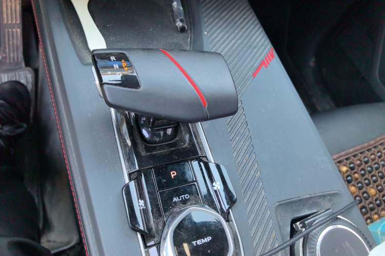 Used CHANGAN OSHAN Z6 2023 Blue Whale 1.5T DCT Smart Edition Gear Lever