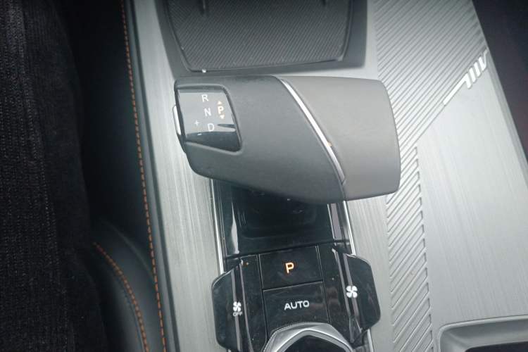 Used CHANGAN OSHAN Z6 2023 Blue Whale 1.5T DCT Smart Edition Gear Lever