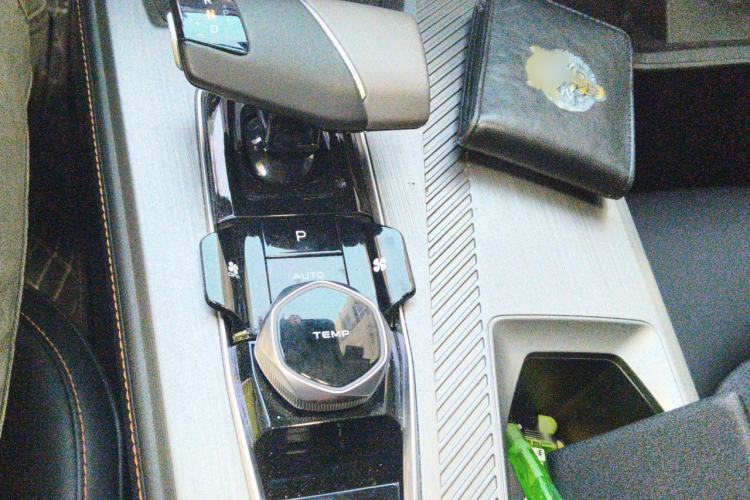 Used CHANGAN OSHAN Z6 2023 Blue Whale 1.5T DCT Smart Edition Gear Lever