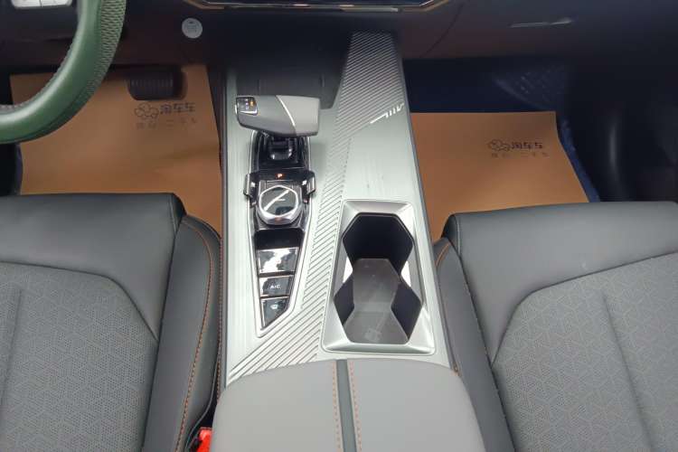 Used CHANGAN OSHAN Z6 2023 Blue Whale 1.5T DCT Smart Edition Gear Lever
