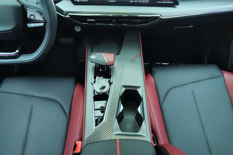 Used CHANGAN OSHAN Z6 2023 Blue Whale 1.5T DCT Luxury Model Gear Lever