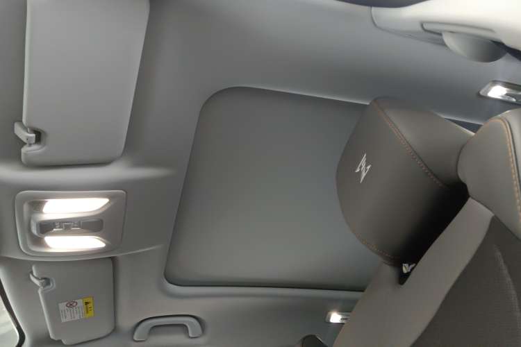Used CHANGAN OSHAN Z6 2023 Blue Whale 1.5T DCT Smart Edition Headliner