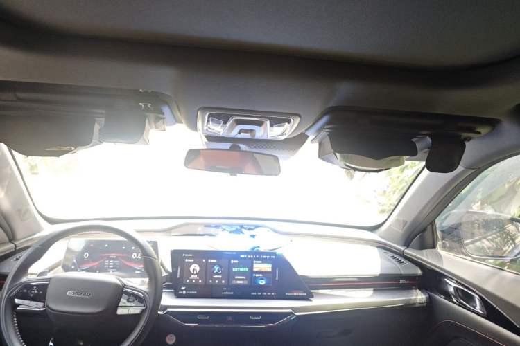 Used CHANGAN OSHAN Z6 2023 Blue Whale 2.0T Automatic Zhiyuan Model Headliner