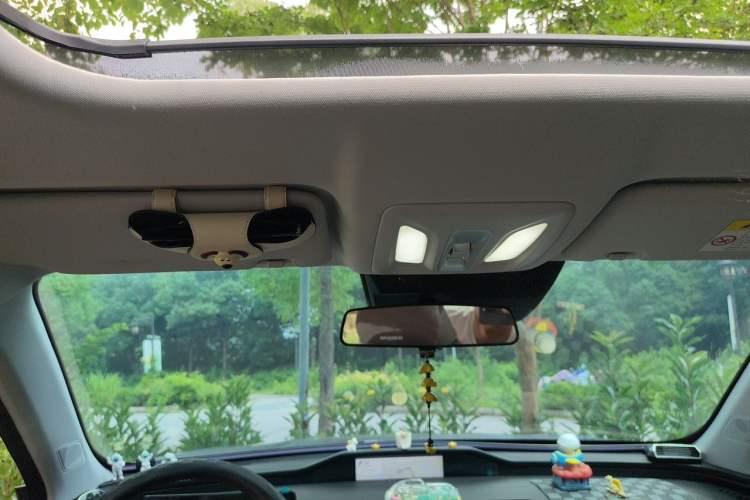 Used CHANGAN OSHAN Z6 2023 Blue Whale 1.5T DCT Smart Navigation Model Headliner