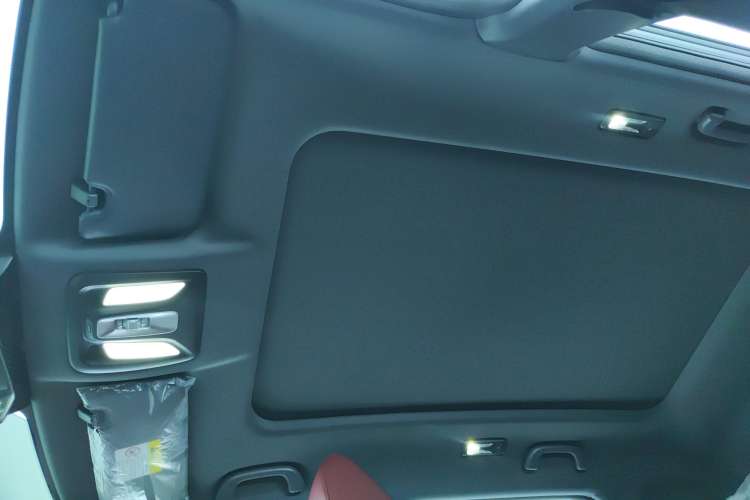 Used CHANGAN OSHAN Z6 2023 Blue Whale 1.5T DCT Luxury Model Headliner