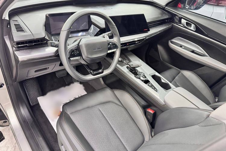 Used CHANGAN OSHAN Z6 2023 Blue Whale 1.5T DCT Smart-Led City Edition Interior 1