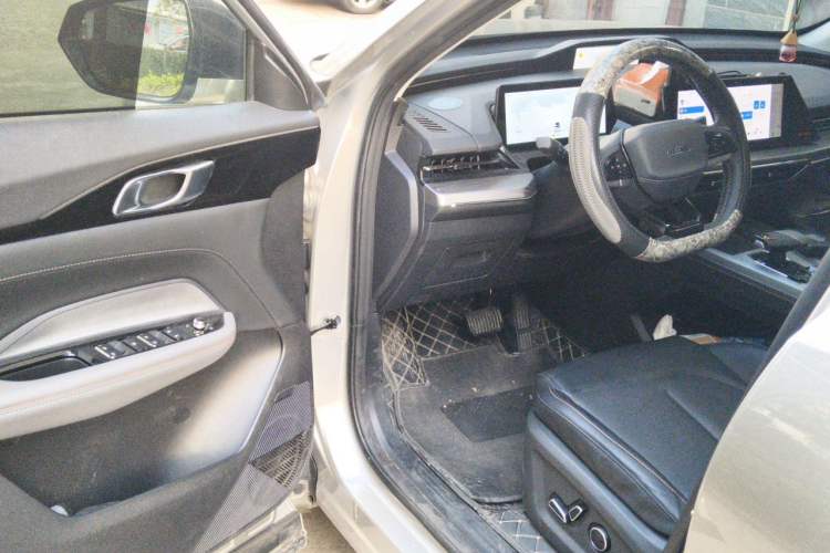 Used CHANGAN OSHAN Z6 2023 Blue Whale 1.5T DCT Smart Edition Interior 3