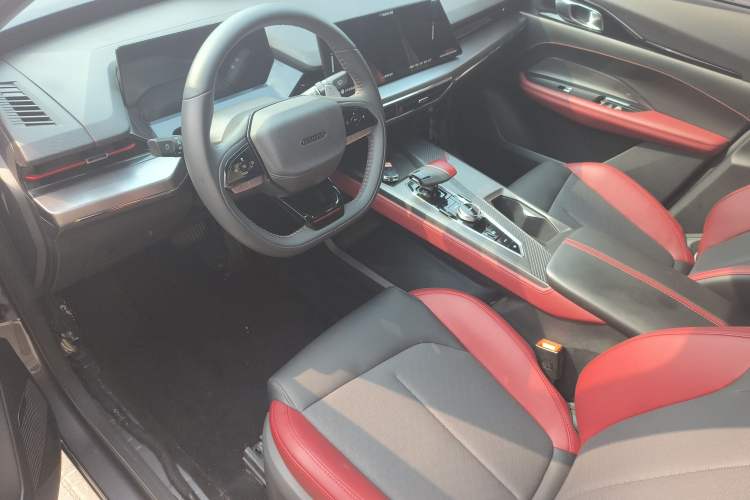 Used CHANGAN OSHAN Z6 2023 Blue Whale 1.5T DCT Smart Luxury Model Left Front Seat