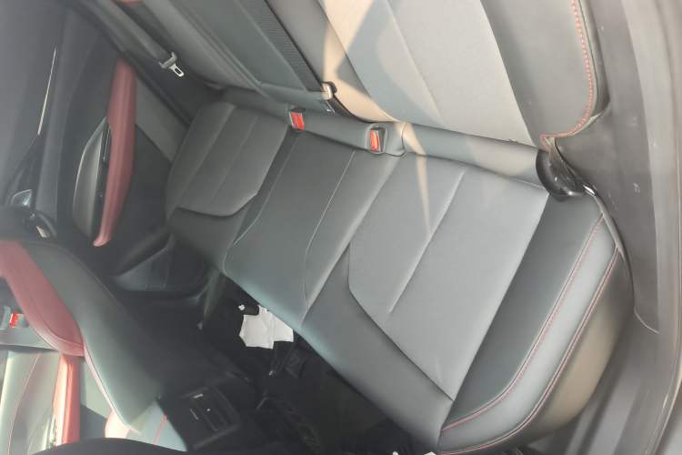 Used CHANGAN OSHAN Z6 2023 Blue Whale 1.5T DCT Smart Luxury Model Left Rear Seat