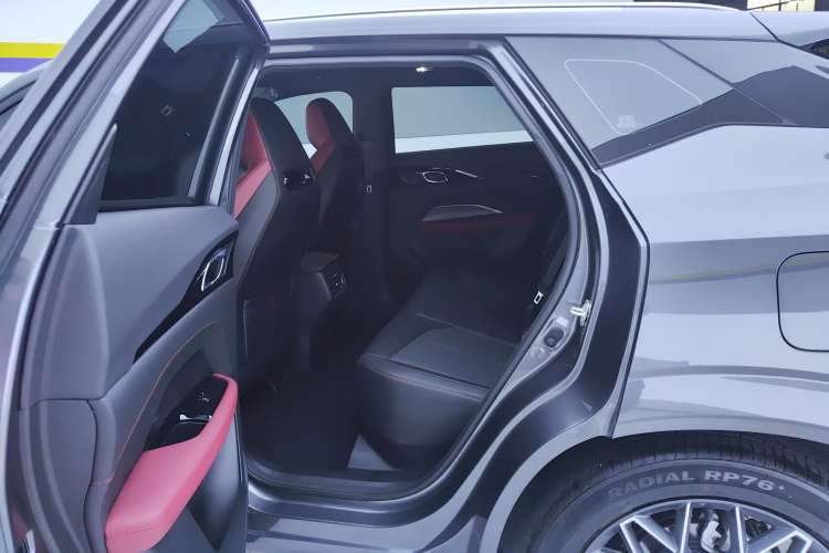 Used CHANGAN OSHAN Z6 2023 Blue Whale 1.5T DCT Luxury Model Left Rear Seat