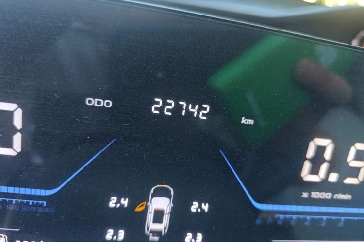 Used CHANGAN OSHAN Z6 2023 Blue Whale 1.5T DCT Luxury Model Odometer Close Up