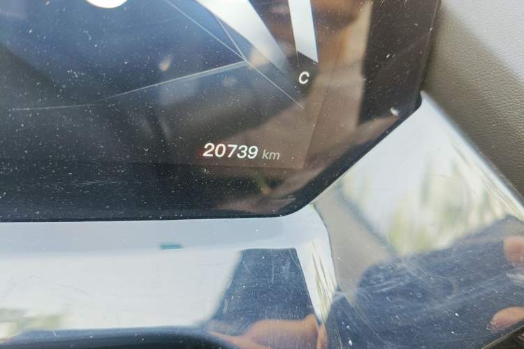 Used CHANGAN OSHAN Z6 2023 Blue Whale 1.5T DCT Smart Edition Odometer Close Up