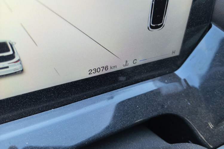 Used CHANGAN OSHAN Z6 2023 Blue Whale 1.5T DCT Smart Edition Odometer Close Up