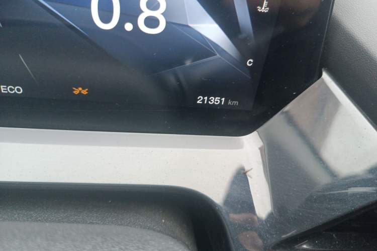 Used CHANGAN OSHAN Z6 2023 Blue Whale 1.5T DCT Smart Edition Odometer Close Up