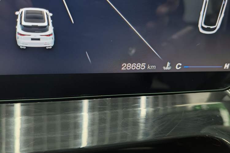 Used CHANGAN OSHAN Z6 2023 Blue Whale 1.5T DCT Smart-Led City Edition Odometer Close Up