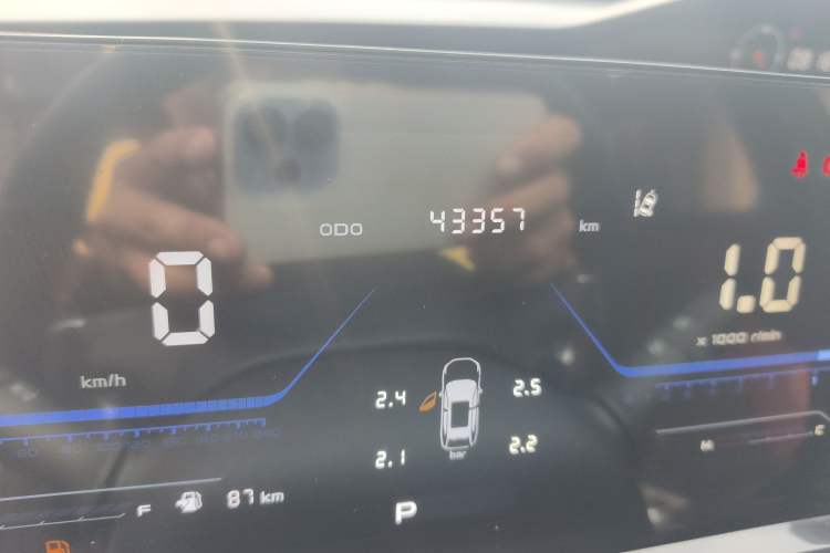 Used CHANGAN OSHAN Z6 2023 Blue Whale 1.5T DCT Smart Luxury Model Odometer Close Up