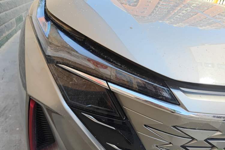 Used CHANGAN OSHAN Z6 2023 Blue Whale 1.5T DCT Smart Enjoyment Model Right Front Headlight