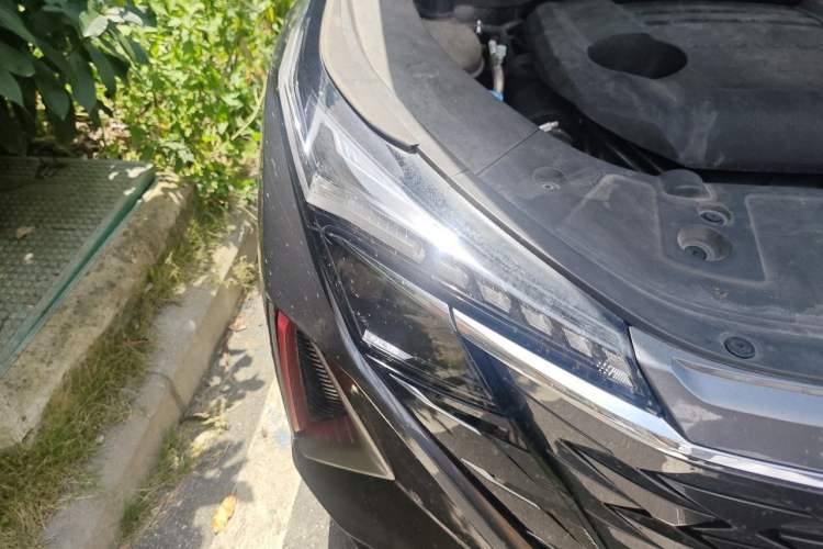 Used CHANGAN OSHAN Z6 2023 Blue Whale 2.0T Automatic Zhiyuan Model Right Front Headlight