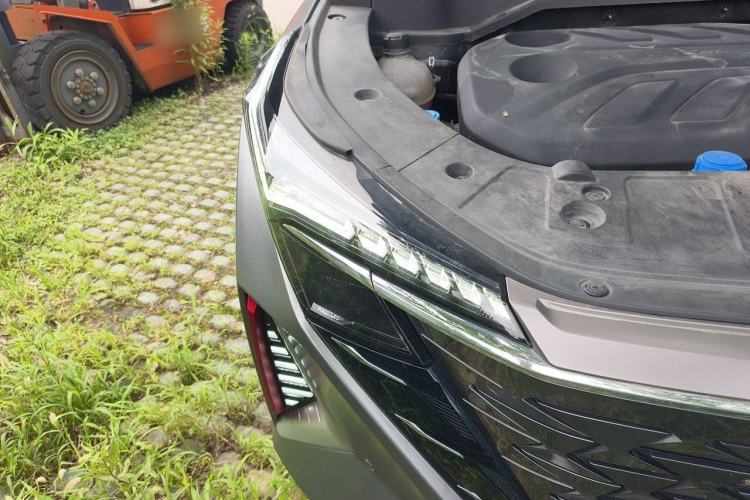 Used CHANGAN OSHAN Z6 2023 Blue Whale 1.5T DCT Smart Navigation Model Right Front Headlight