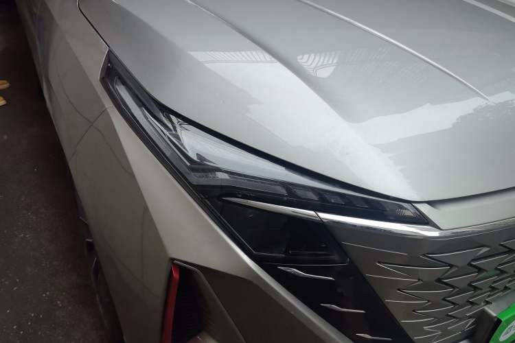 Used CHANGAN OSHAN Z6 2023 Blue Whale 1.5T DCT Smart-Led City Edition Right Front Headlight