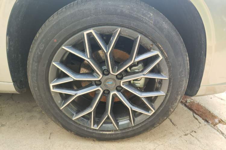 Used CHANGAN OSHAN Z6 2023 Blue Whale 1.5T DCT Smart Luxury Model Right Front Wheel Hub