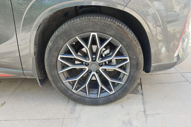 Used CHANGAN OSHAN Z6 2023 Blue Whale 1.5T DCT Smart Edition Right Front Wheel Hub