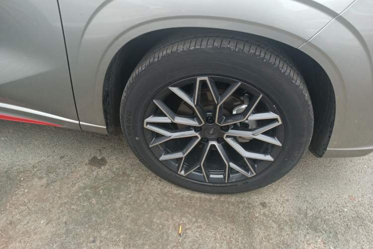 Used CHANGAN OSHAN Z6 2023 Blue Whale 1.5T DCT Smart Edition Right Front Wheel Hub