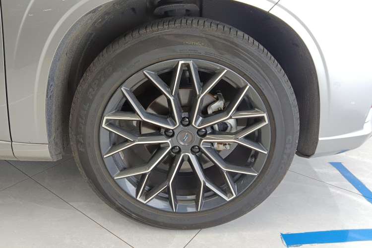 Used CHANGAN OSHAN Z6 2023 Blue Whale 1.5T DCT Smart Edition Right Front Wheel Hub