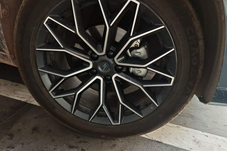 Used CHANGAN OSHAN Z6 2023 Blue Whale 1.5T DCT Smart-Led City Edition Right Front Wheel Hub